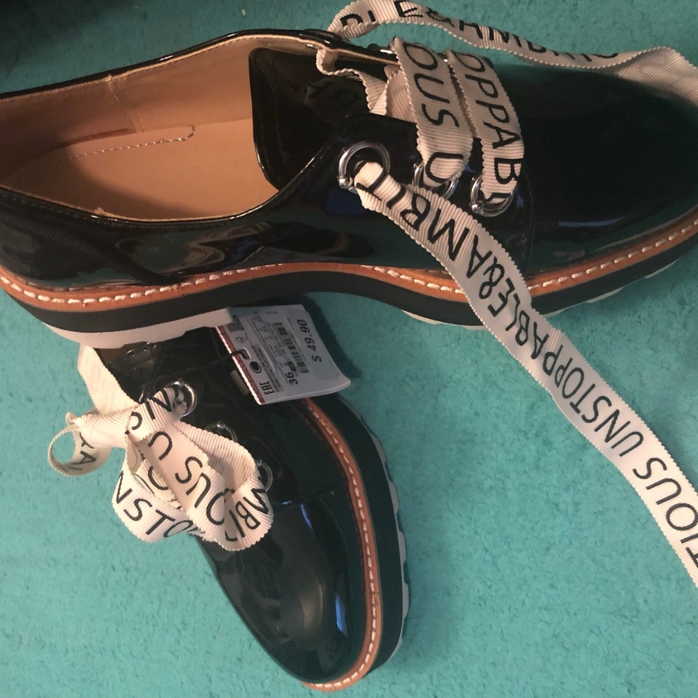 Black Platform Shoes with logo shoestrings